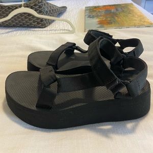 Black platform tevas size 8!
